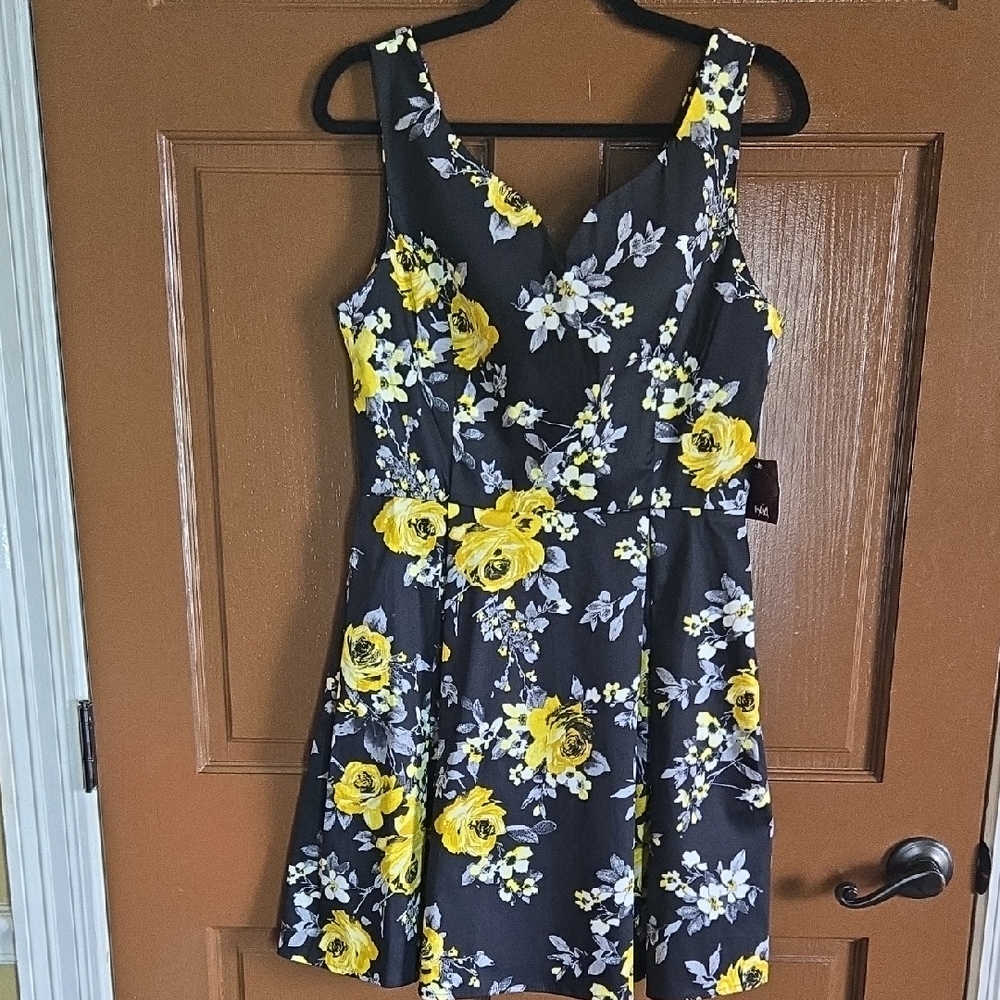 Ixia-Black V neck sleeveless dress with yellow floral print Sz M/L NWT